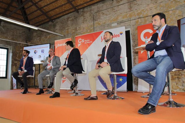 Los representantes municipales de Ciudadanos en la Región: Fernando Giner, Jerónimo Moya, Manuel Padín, Mario Gómez y Francisco Morales