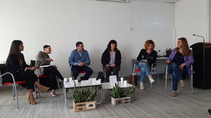 Barcones (i), en un momento de la jornada sobre igualdad en Oña (Burgos).
