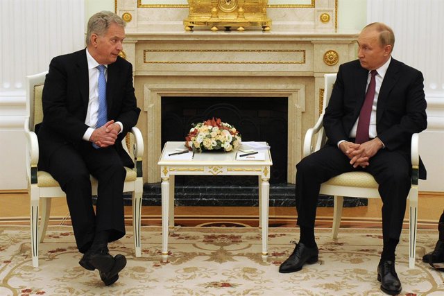 Archivo - El president de Finlàndia, Sauli Niinistö, i el president de Rússia, Vladímir Putin 