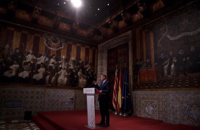 El president de la Generalitat, Ximo Puig, comparece ante los medios en en el Saló de Corts, en el Palau de la Generalitat, a 14 de mayo de 2022, en Valencia