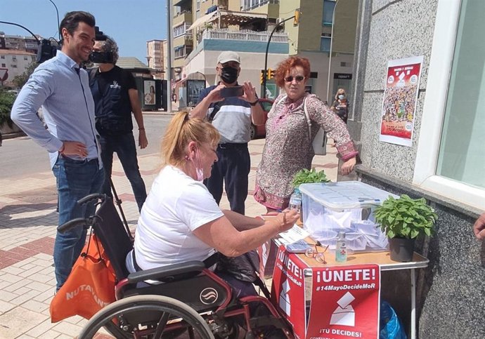 José Miguel López, coordinador de la campaña electoral para las andaluzas de IU y secretario general del PCA en Málaga, en la consulta monarquía o república1