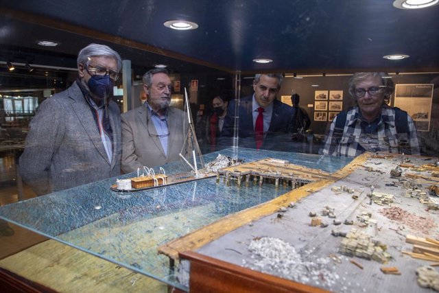 Archivo - El vicepresidente y consejero de Cultura, Pablo Zuloaga, asiste a la inauguración de la exposición ‘Explosión en el Cabo Machichaco’ en el Museo Marítimo