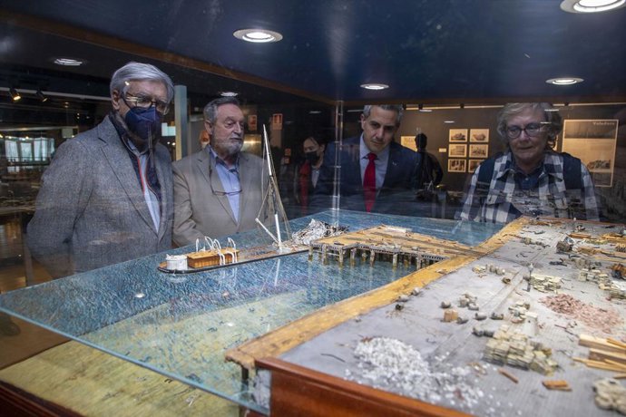 Archivo - El vicepresidente y consejero de Cultura, Pablo Zuloaga, asiste a la inauguración de la exposición Explosión en el Cabo Machichaco en el Museo Marítimo