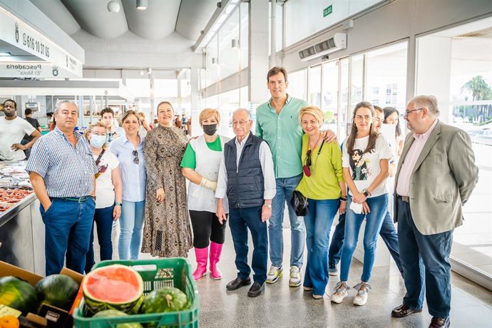 La candidata número 1 del PP de Almería para las elecciones del 19J, Carmen Crespo, en una visita a Roquetas de Mar.