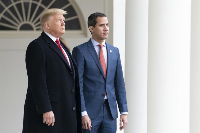 Archivo - El presidente de Estados Unidos, Donald Trump, y el dirigente opositor venezolano Juan Guaidó