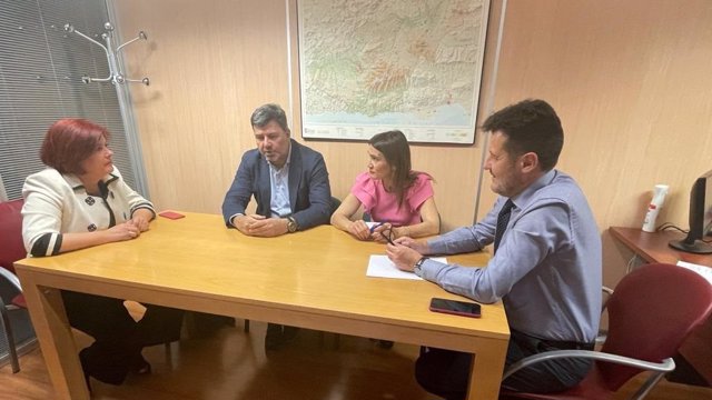 El europarlamentario Nicolás González ha mantenido una reunión de trabajo con la vicesecretaria general del PSOE de Granada, Olga Manzano, la diputada Elvira Ramón y el senador Alejandro Zubeldia.