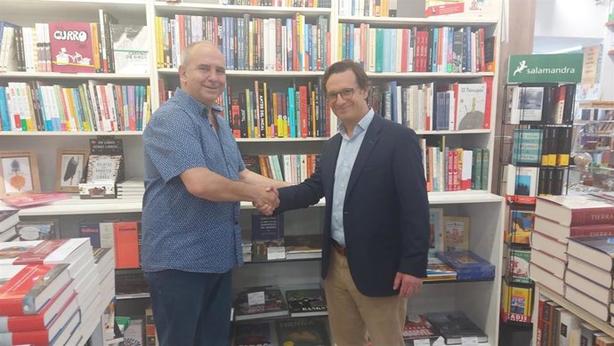 Avanza y Copeli convocan el premio de microrrelatos 'Historias de autobús'.