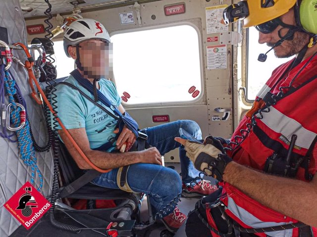 Rescate a un escalador en Polop de la Marina