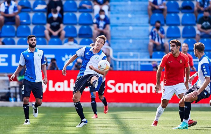 Archivo - Tomas Pina of Deportivo Alaves in action during the Spanish league, La Liga Santander, football match played between Deportivo Alaves and RCD Mallorca at Mendizorroza stadium on August 21, 2021 in Vitoria, Spain.