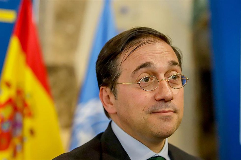 El ministro de Asuntos Exteriores, Unión Europea y Cooperación, José Manuel Albares, atiende a la prensa en la primera jornada de la Conferencia de Alto Nivel sobre Derechos Humanos, Sociedad Civil y Lucha contra el Terrorismo a 10 de mayo del 2022 en M