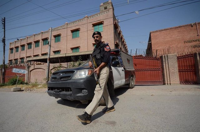 Archivo - Un agente de la Policía de Pakistán (archivo).