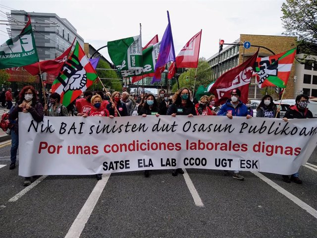 Archivo - Manifestación sindicatos Osakidetza en huelga (archivo)