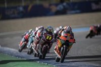 Masià reina en el caos de Moto3 y Augusto Fernández triunfa en Moto2