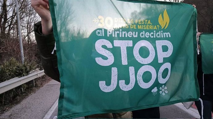 Pancarta de la manifestació a Puigcerd organitzada per la plataforma Stop Jocs Olímpics