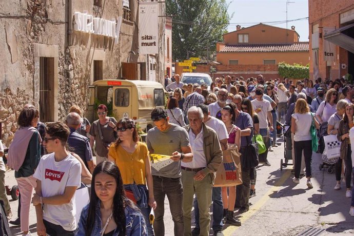 Los visitantes se pasean por el Rec.0 en Igualada