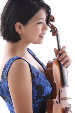 Archivo - La violinista Rino Yoshimoto acompañará a la Orquesta de Cámara de Viena en el concierto de clausura de la temporada de Riojaforum