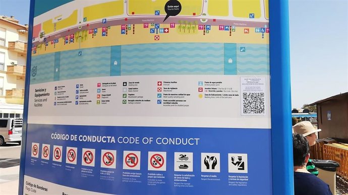 Instalan códigos QR en tótems informativos de playas de Torremolinos para poder geolocalizar los puntos turísticos más importantes del litoral.