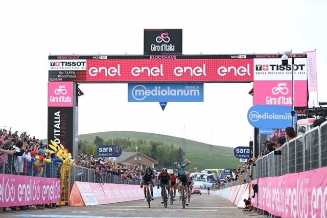 Jai Hindley gana la novena etapa del Giro de Italia