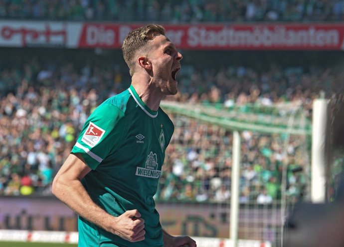 15 May 2022, Bremen: Werder Bremen's Marvin Ducksch celebrates scoring his side's second goal during the German 2. Bundesliga soccer match between Werder Bremen and Jahn Regensburg at the Weser-Stadion. Photo: Carmen Jaspersen/dpa - IMPORTANT NOTICE: DF