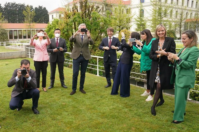 Los conselleiros de la Xunta de Galicia, antes de participar en la reunión del Consello, en los Jardines de San Caetano, a 28 de abril de 2022. Foto de archivo.