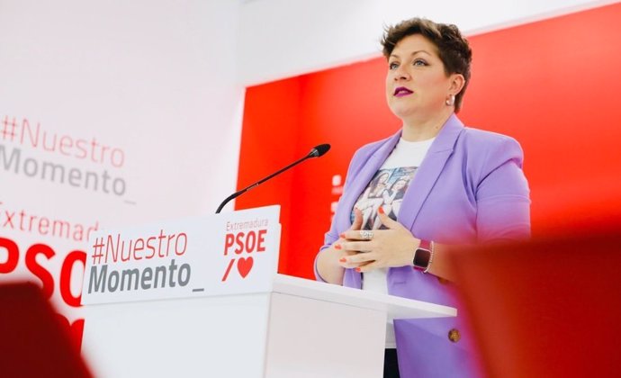 La portavoz del PSOE extremeño, Soraya Vega, en rueda de prensa
