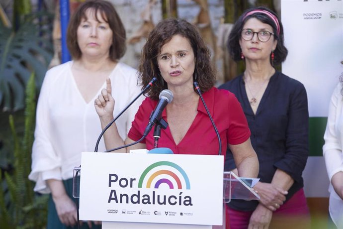 La representante de Más País Andalucía, Esperanza Gómez, durante la presentación de la coalición Por Andalucía, con la candidata a la presidencia de la Junta de Andalucía en la Carbonería, a 11 de mayo de 2022 en Sevilla (Foto de archivo).