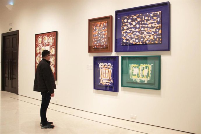 Archivo - Visitante en el Museo Carmen Thyssen Málaga