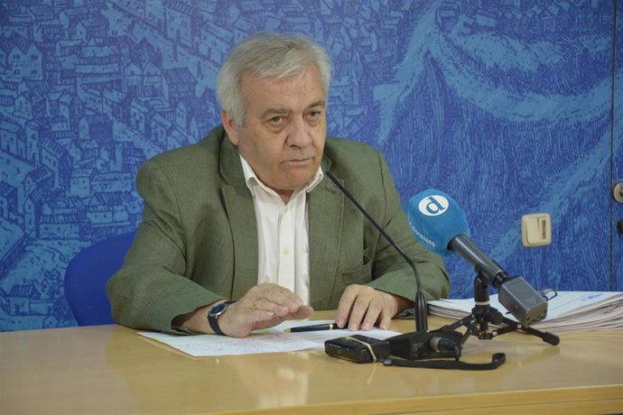 El concejal de Participación Ciudadana en el Ayuntamiento de Toledo, Juan José Pérez del Pino, en rueda de prensa.