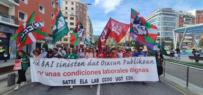 Manifestación en Bilbao de sindicatos en huelga en Osakidetza