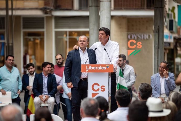 El cabeza de lista de Cs por Huelva para el 19J, Julio Díaz, junto a Juan Marín, candidato a la Presidencia de la Junta de Andalucía.