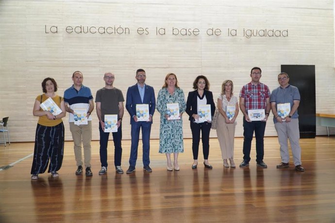 La consejera de Educación, Cultura y Deportes, Rosa Ana Rodríguez presenta la guía de accesibilidad