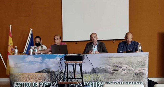 El secretario general de Población y Desarrollo Rural informa a las comunidades de regantes sobre el decreto que regula las ayudas para la mejora de la gestión integral de las comunidades