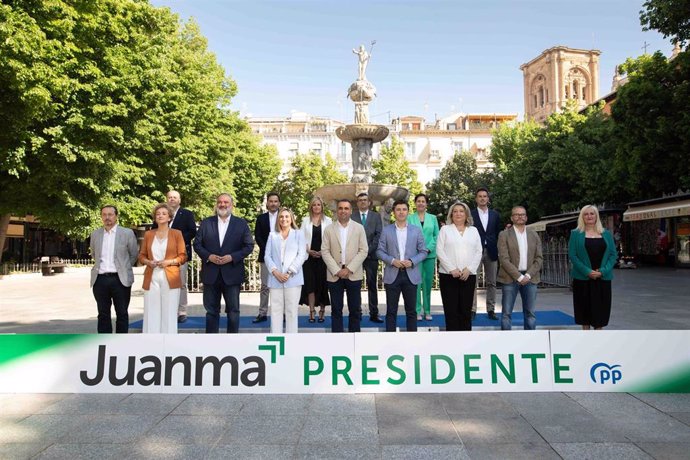 Candidatura del PP por Granada al 19J, con el presidente provincial del partido, Francisco Rodríguez, en el centro