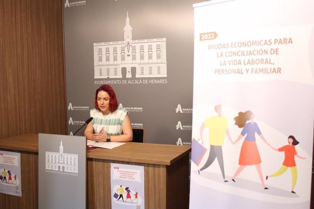 La concejala de Servicios Sociales de Alcalá, Blanca Ibarra, presentó en rueda de prensa las nuevas ayudas para la conciliación laboral y familiar.