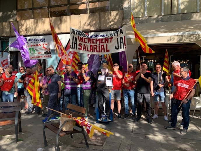 Concentración de trabajadores de Autobusos de Lleida a lunes 16 de mayo de 2022