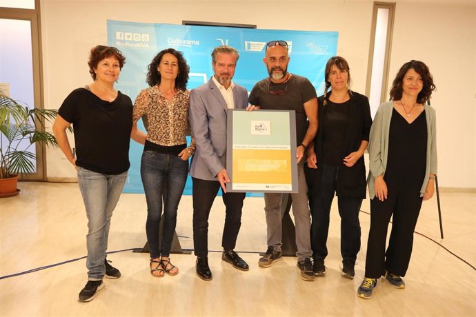 El diputado de Cultura, Víctor González, presenta el Programa de Formación y Mediación en Artes Escénicas de la Diputación con representantes de Territorio Expansivo