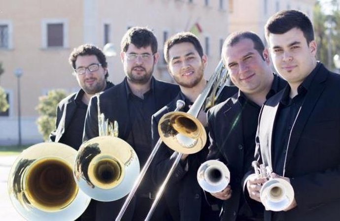 El Ciclo de Conciertos de Primavera en los patios de Palma arranca este jueves con Simfovents y Xavier Eguillor.