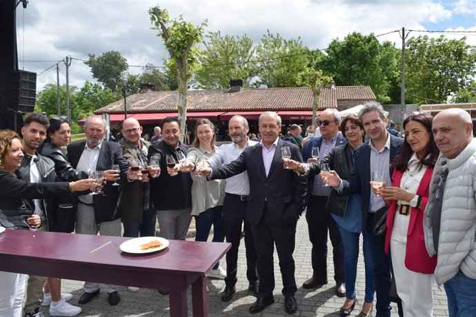 El presidente de la Diputación de Lugo, José Tomé Roca, en la 27 Mostra de Viños de Pantón (Lugo). 