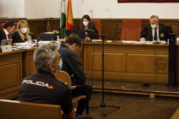 El legionario acusado de asesinar el 8 de febrero de 2020 a su expareja en Zadin en  la Audiencia de Granada para ser juzgado, a 16 de mayo del 2022 en Granada (Andalucía, España).