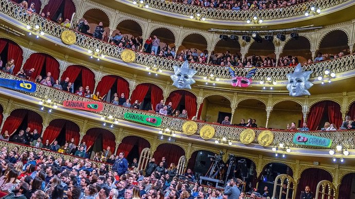Archivo - Patio de butacas del Gran Teatro Falla en el Concurso del Carnaval de Cádiz