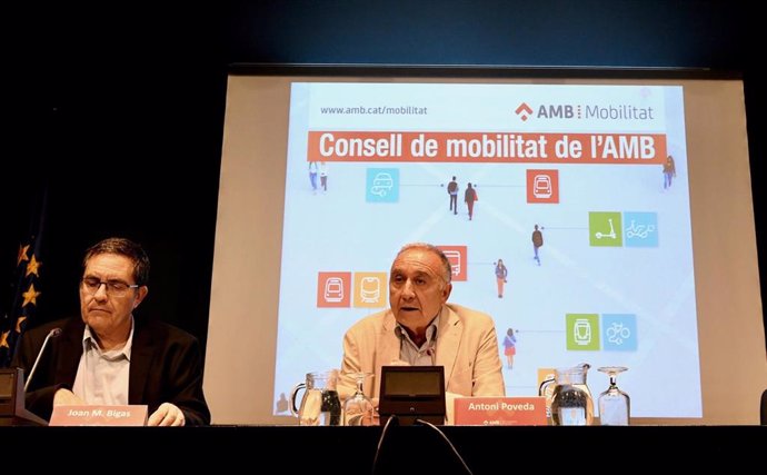 El vicepresidente de Movilidad, Transporte y Sostenibilidad del AMB, Antoni Poveda, en el Consejo de Movilidad del AMB.