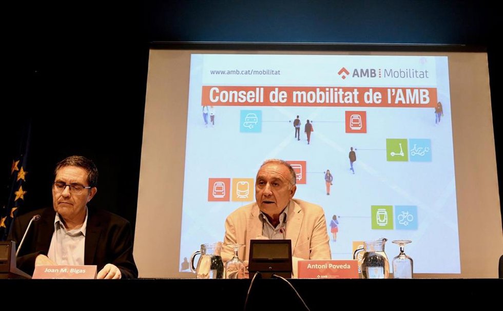 El vicepresidente de Movilidad, Transporte y Sostenibilidad del AMB, Antoni Poveda, en el Consejo de Movilidad del AMB.