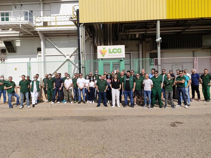 La plantilla de LCG Fruit durante la huelga.