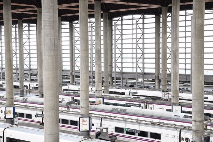 Archivo - Adif estudia dos nuevas vías de alta velocidad en Atocha ante el incremento de la demanda ferroviaria