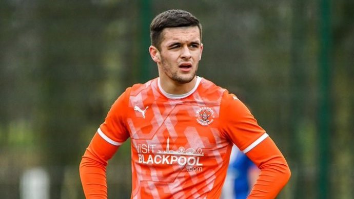 El futbolista del Blackpool Jake Daniels