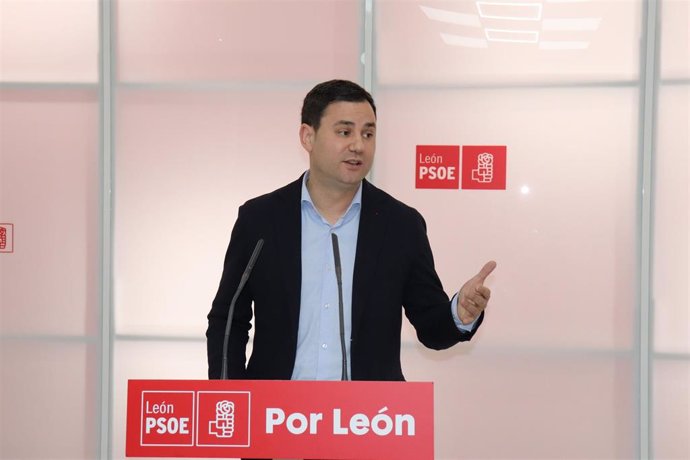 Archivo - El secretario general del PSOE de León, Javier Alfonso Cendón.