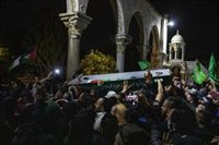 Las fuerzas de seguridad israelíes irrumpen en el funeral del joven Walid al Sharif