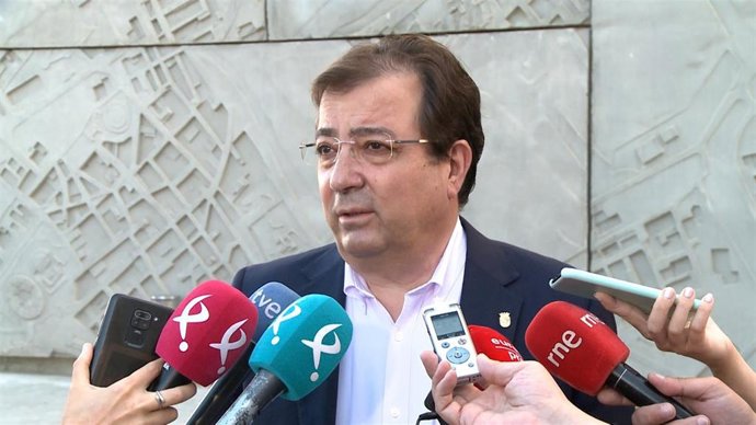 El presidente de la Junta de Extremadura, Guillermo Fernández Vara, en declaraciones a los medios en Mérida
