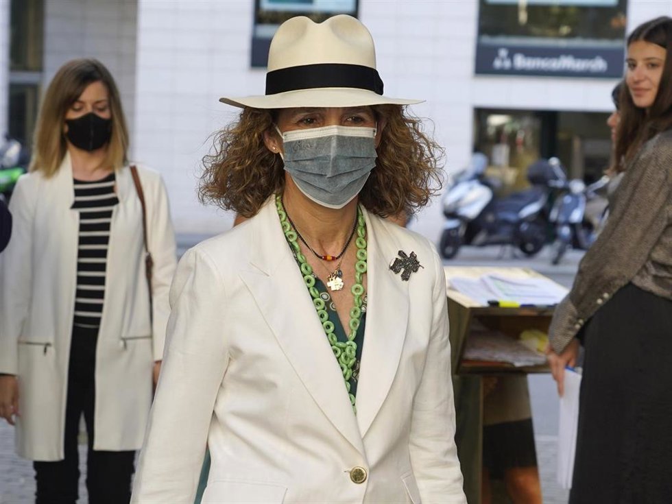 La Infanta Elena guarda silencio ante la vuelta a España del Rey Juan Carlos