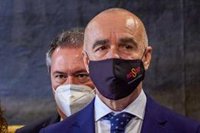 El alcalde de Sevilla confía en que el PSOE-A dará "la vuelta a los pronósticos" en lo que resta hasta el 19J